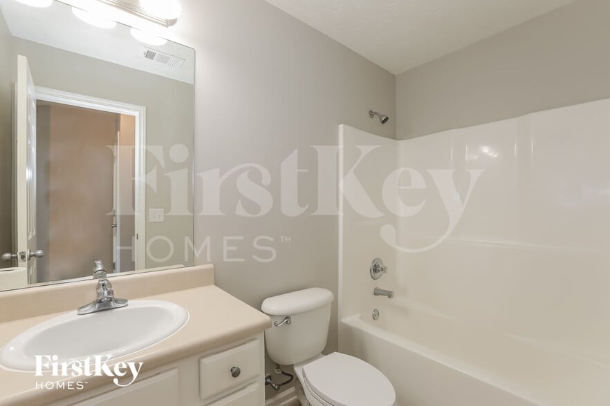 Building Photo - 715 Sandstone Trail