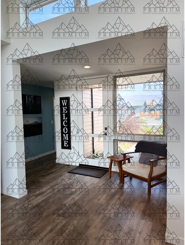 Building Photo - 3 BED 2 BATH FULLY FURNISHED HOME!!!