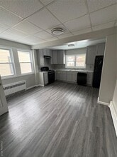 Building Photo - 142 Smith St