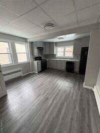 Building Photo - 142 Smith St