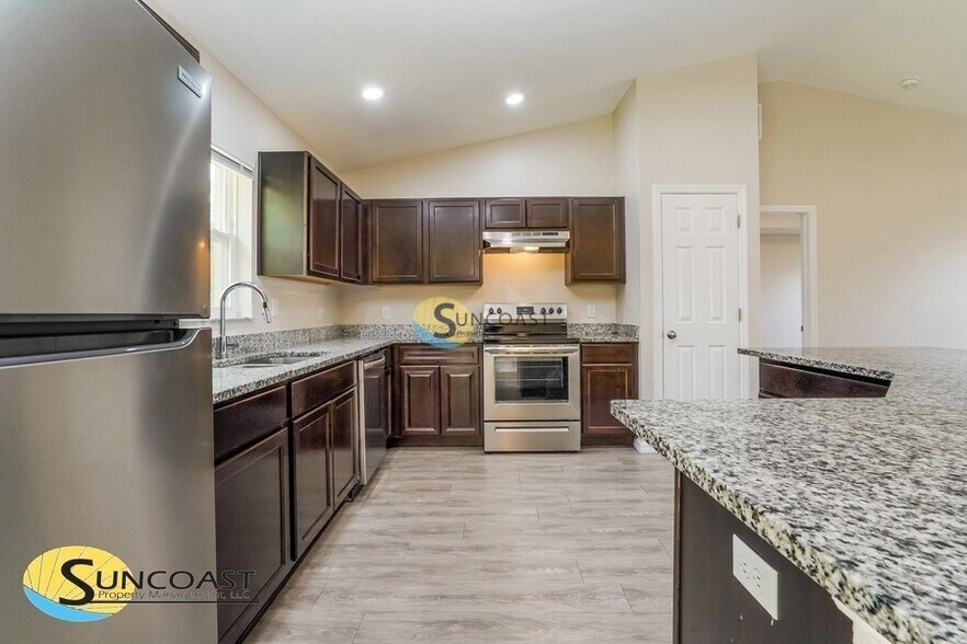 Building Photo - 333 Marion Oaks Golf Way