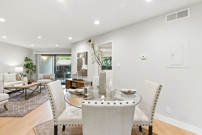 Building Photo - Beautifully Remodeled One-Bedroom Condo