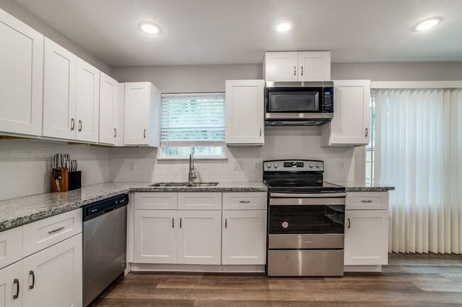 Building Photo - 5705 Breland St