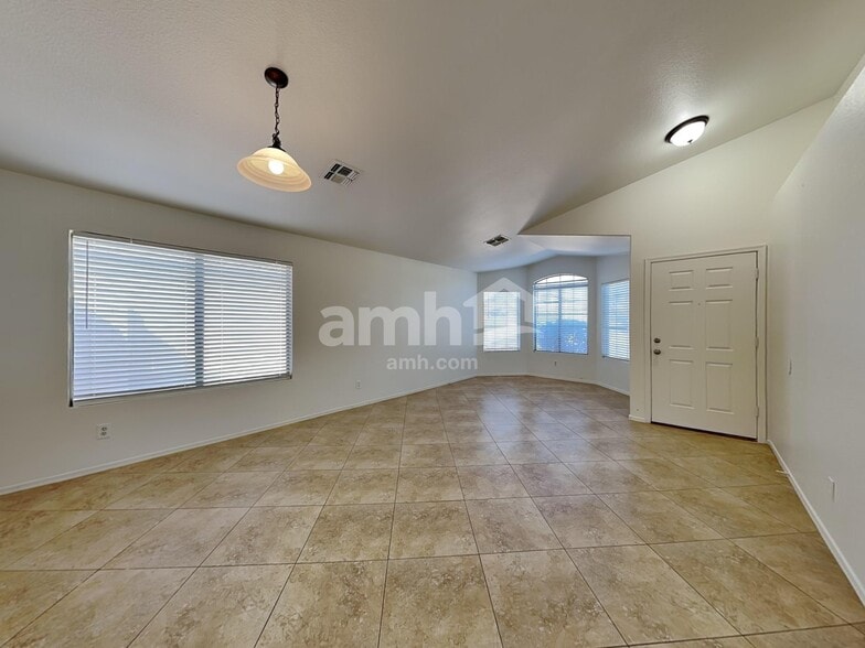 Building Photo - 15513 W Lisbon Ln