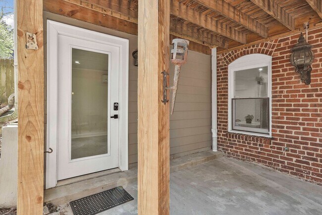 Building Photo - 685 Argonne Ave NE