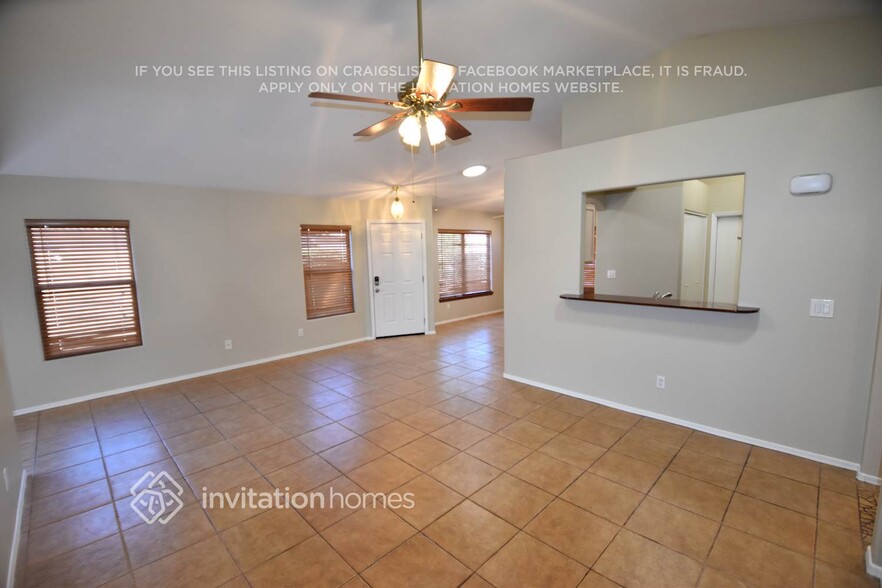 Building Photo - 13147 W Saguaro Ln