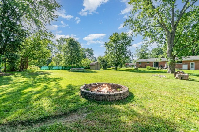 Building Photo - 5676 Mellie Ln