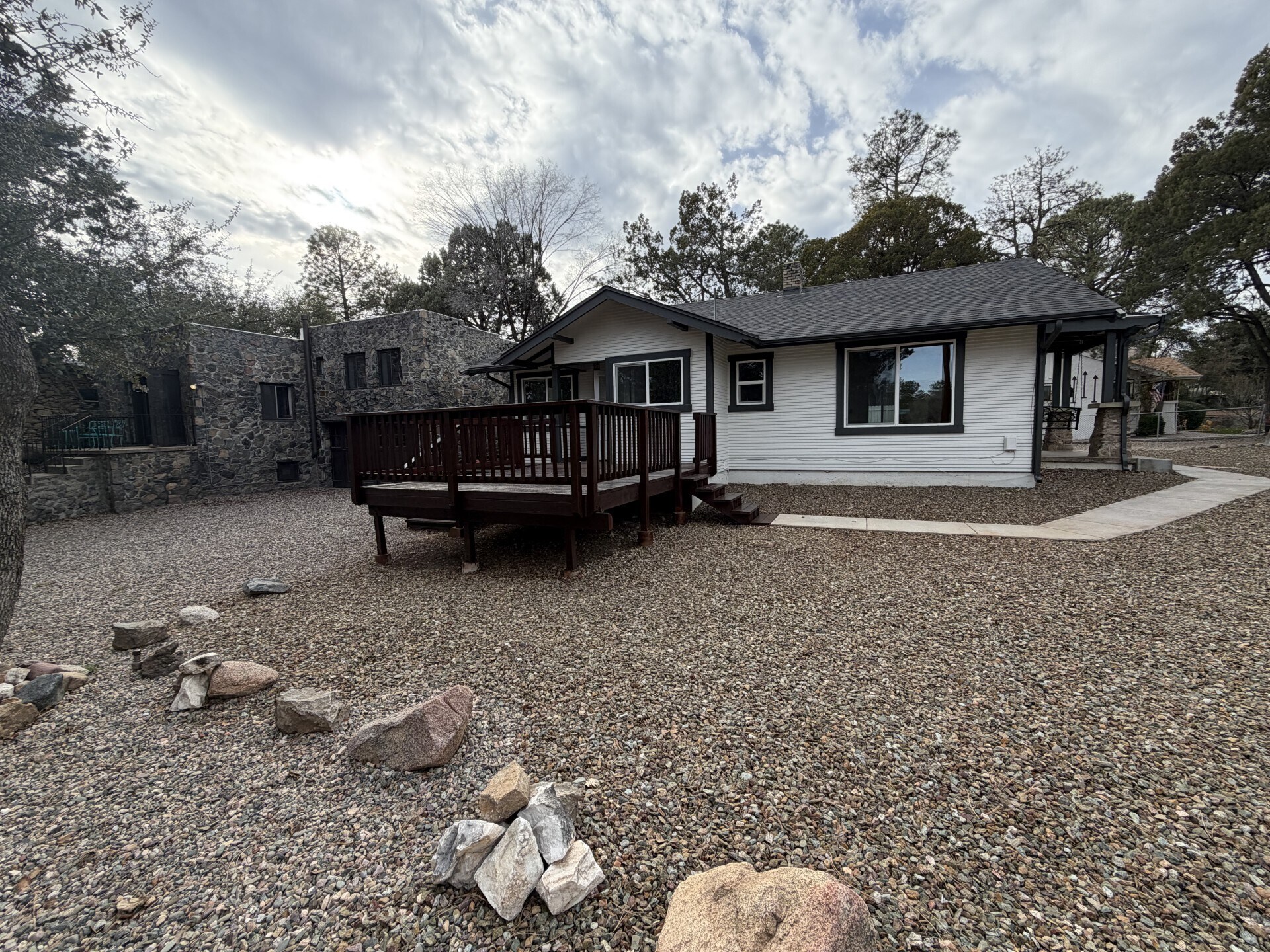 Building Photo - 703 Country Club Dr