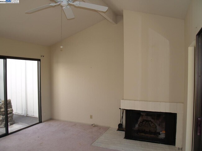 Building Photo - 515 Rolling Hills Ln