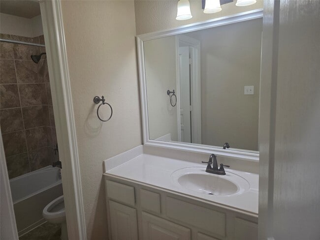 Building Photo - 2520 Garnetfield Ln