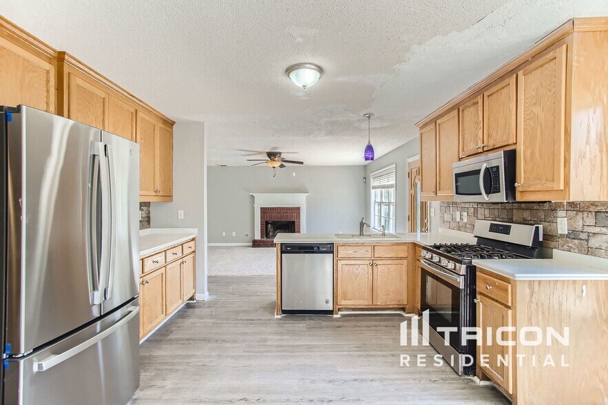 Building Photo - 307 Mandy Rose Trce