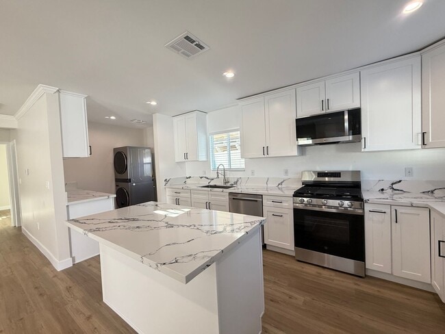 Building Photo - Brand new home 3/2 in prime Sylmar area