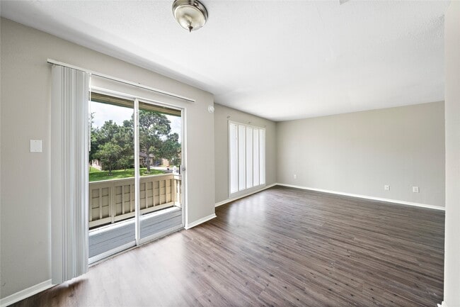 Building Photo - 2202 16th Ave N