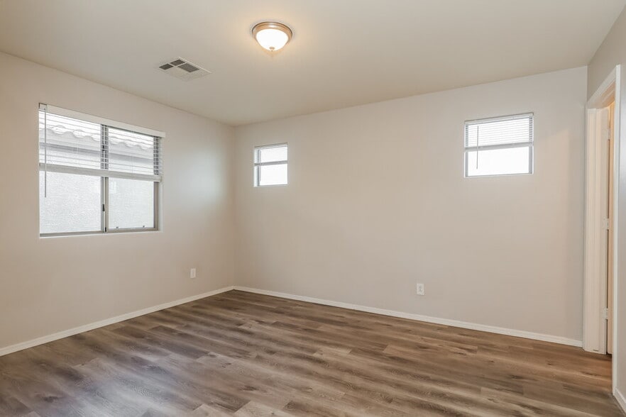 Building Photo - 4043 W Pedro Ln