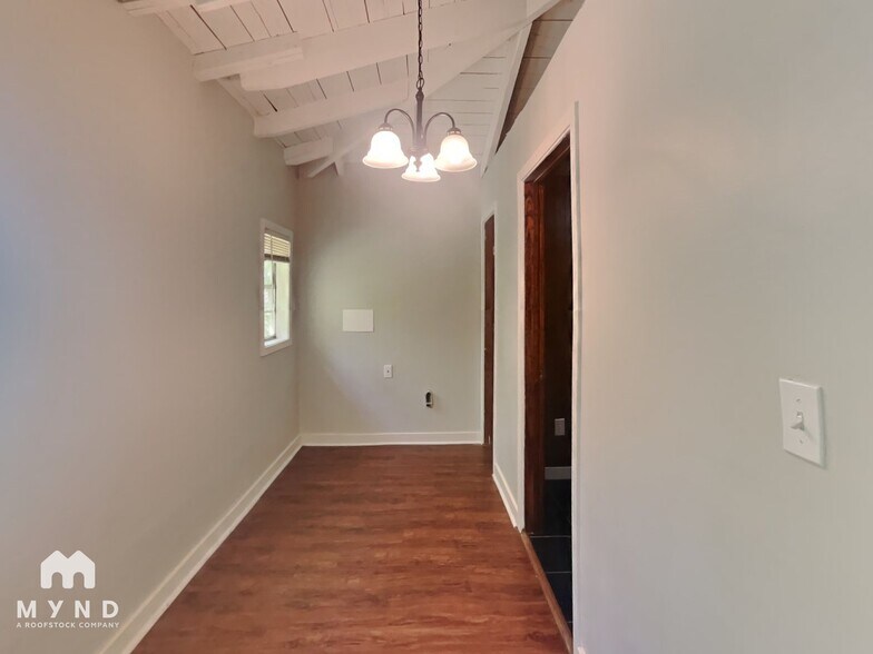 Building Photo - 724 Park Ln
