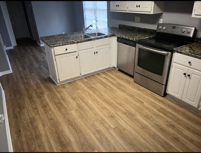 Building Photo - A Classic Act