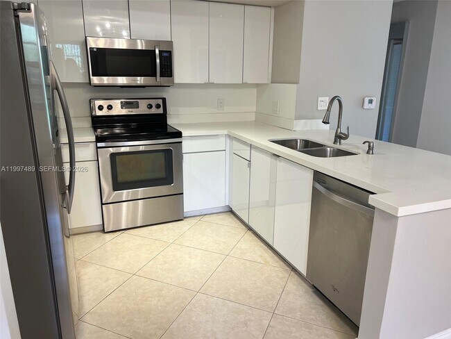 Building Photo - 19701 E Country Club Dr