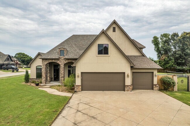 Building Photo - Executive home on double lot in beautiful Enclave at Harvard Ponds.