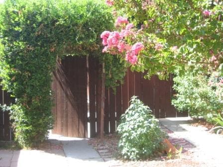 Building Photo - 6943 Balcom Ave