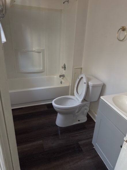 Building Photo - 25 S Locust St