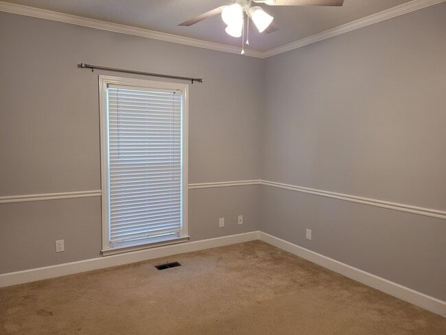 Building Photo - 850 Torrey Pines Dr