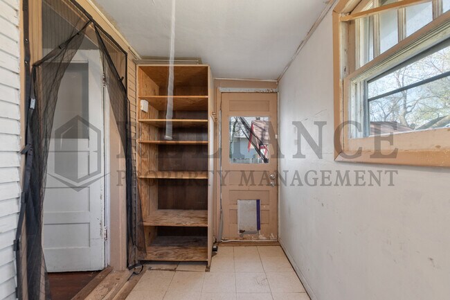 Building Photo - 129 N Meridian Ave