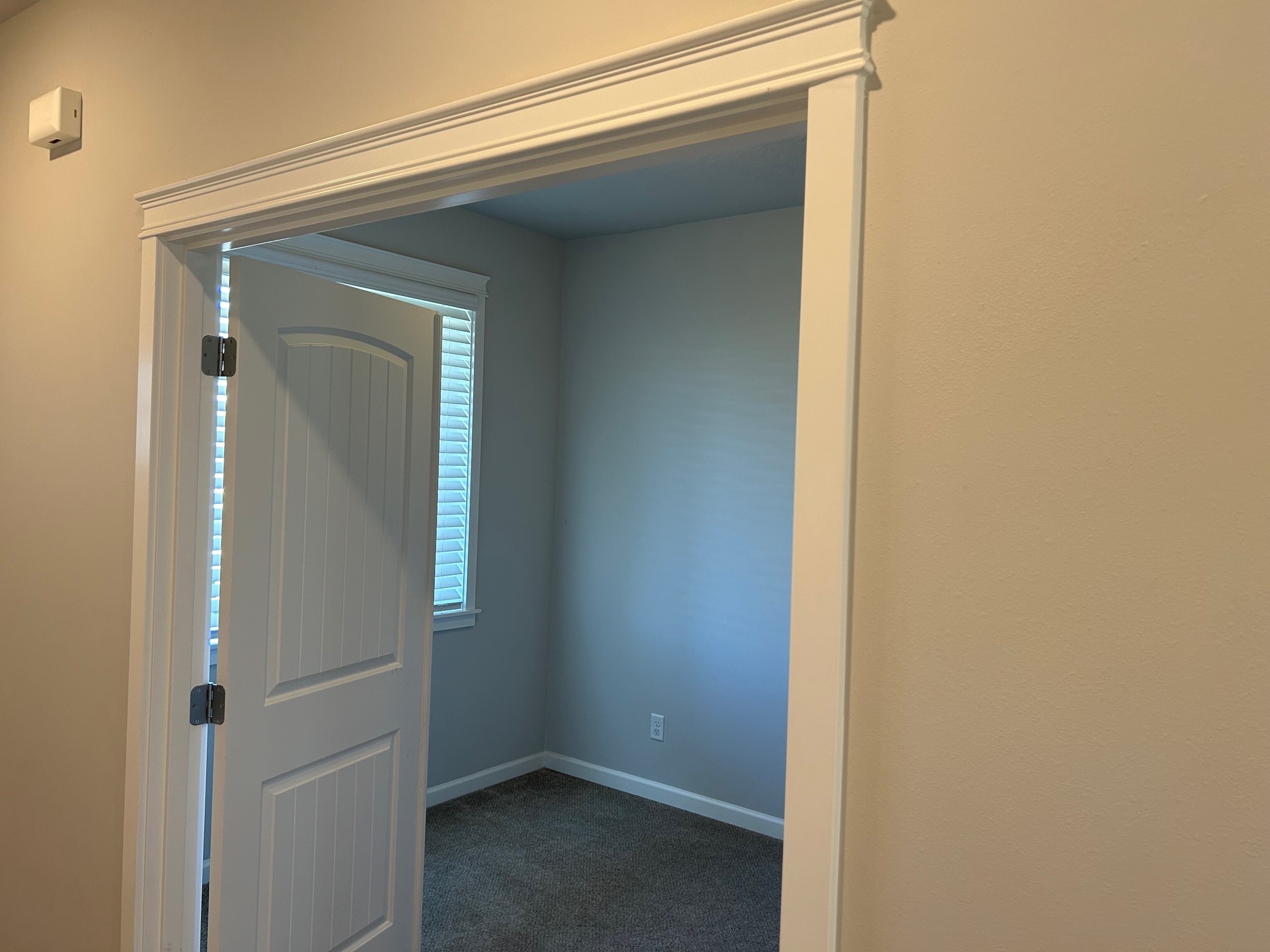 Den/Flex Space - 4546 Sagecrest Dr NE