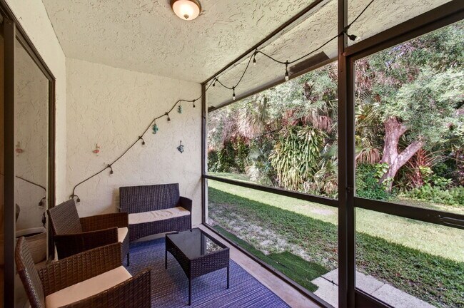 Building Photo - 460 Hardwood Pl