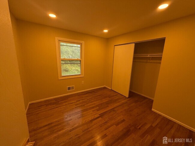 Building Photo - 5 Pelmont Pl