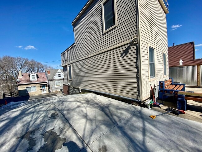 Building Photo - Beautifully Remodeled 2 Bed/ 2Bath House W/Rooftop Deck - Off Street Parking - Central AC - Hardw...