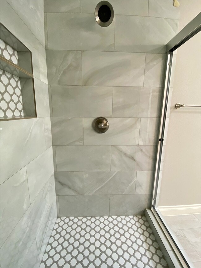 Building Photo - 1406 Mystic St