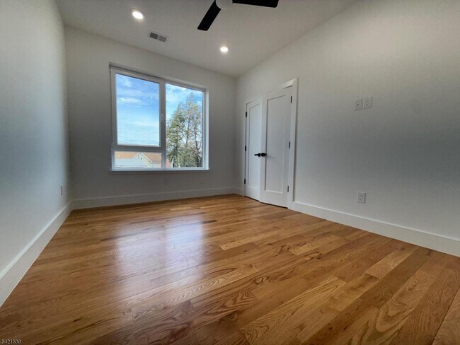 Building Photo - 223 Monroe Ave