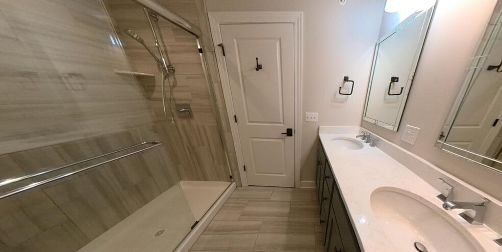 Building Photo - 10725 Clock Tower Dr