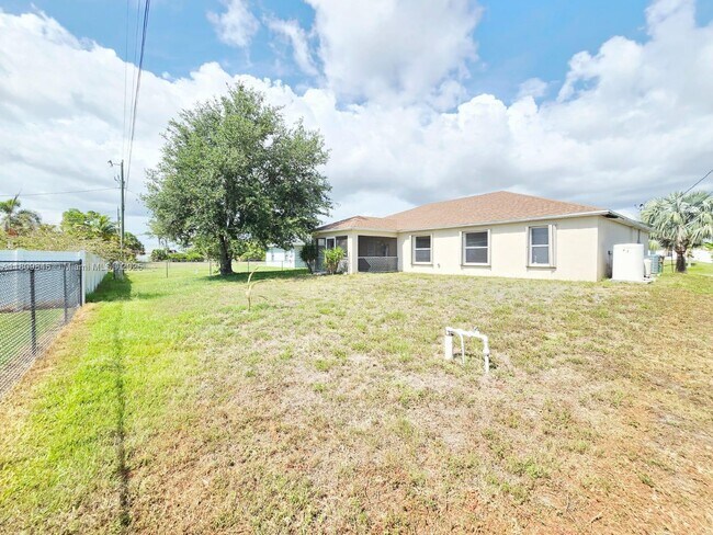 Building Photo - 630 NW 17th Ave