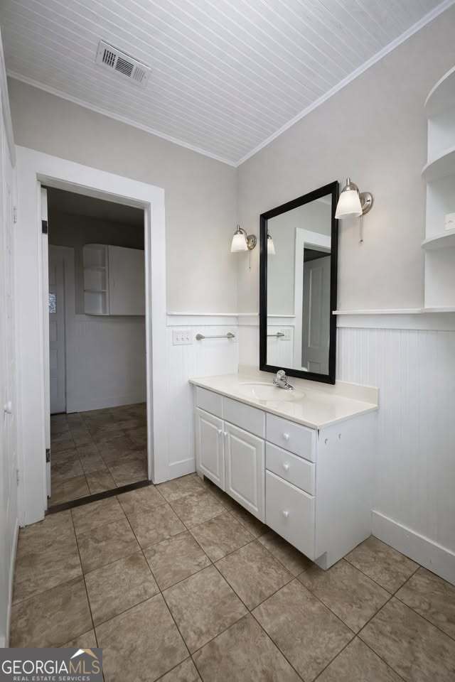 Building Photo - 392 S Cherokee Rd