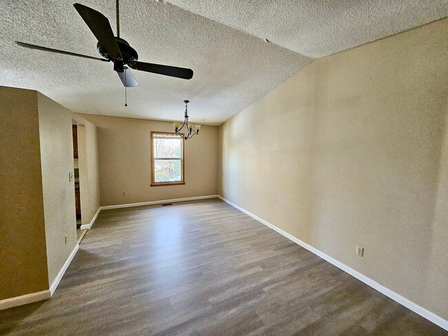 Building Photo - "Stunning 4-Bed, 3-Bath Family Retreat in Colorado Springs!"