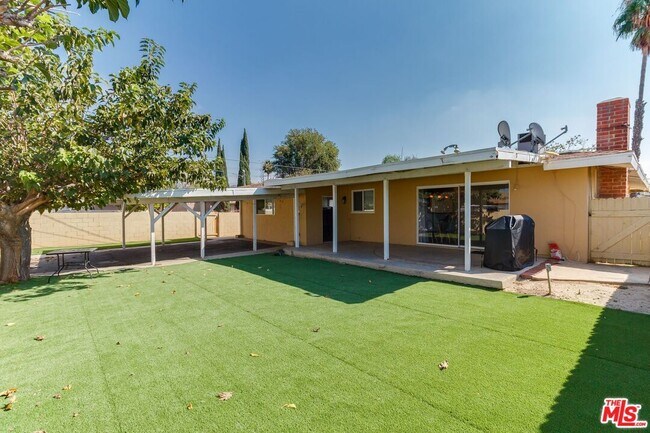 Building Photo - 11257 Collett Ave