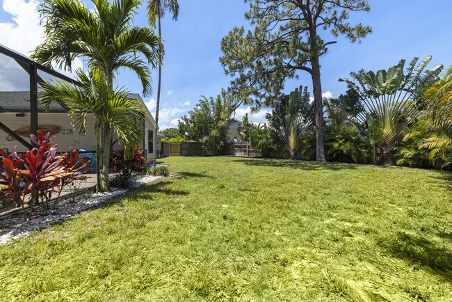 Building Photo - 591 Kriss Ln