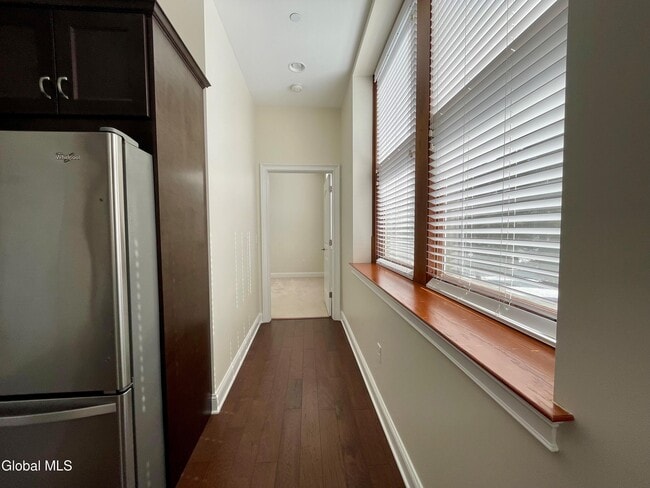 Building Photo - 233 Lake Ave