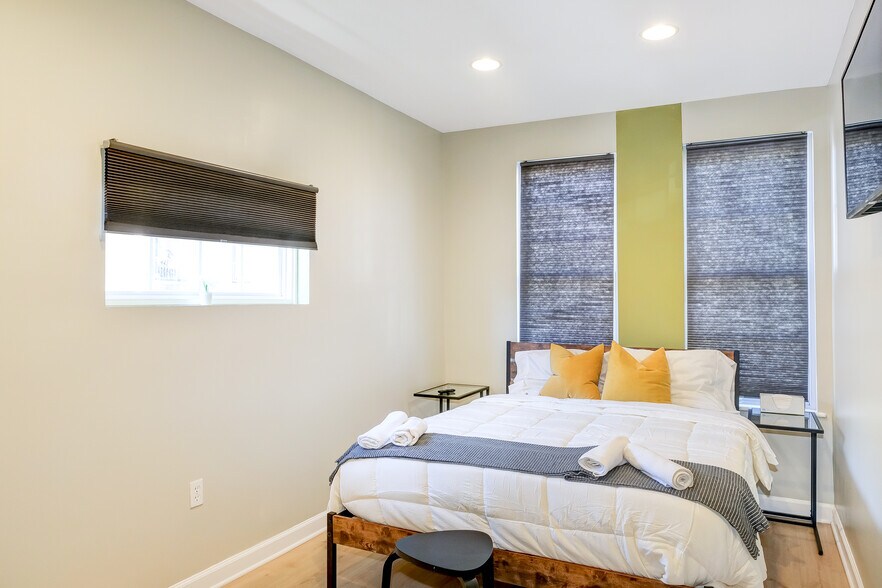 Bedroom 3 - 1337 Harvard St NW