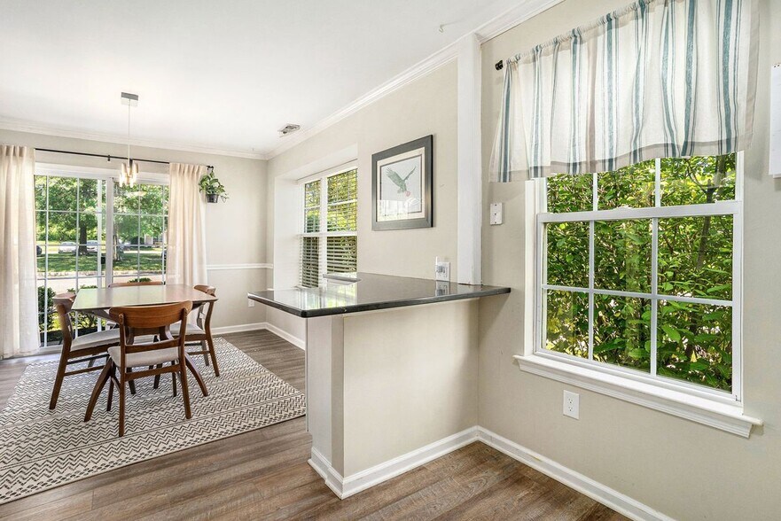 Building Photo - 5905 Drawbridge Ct
