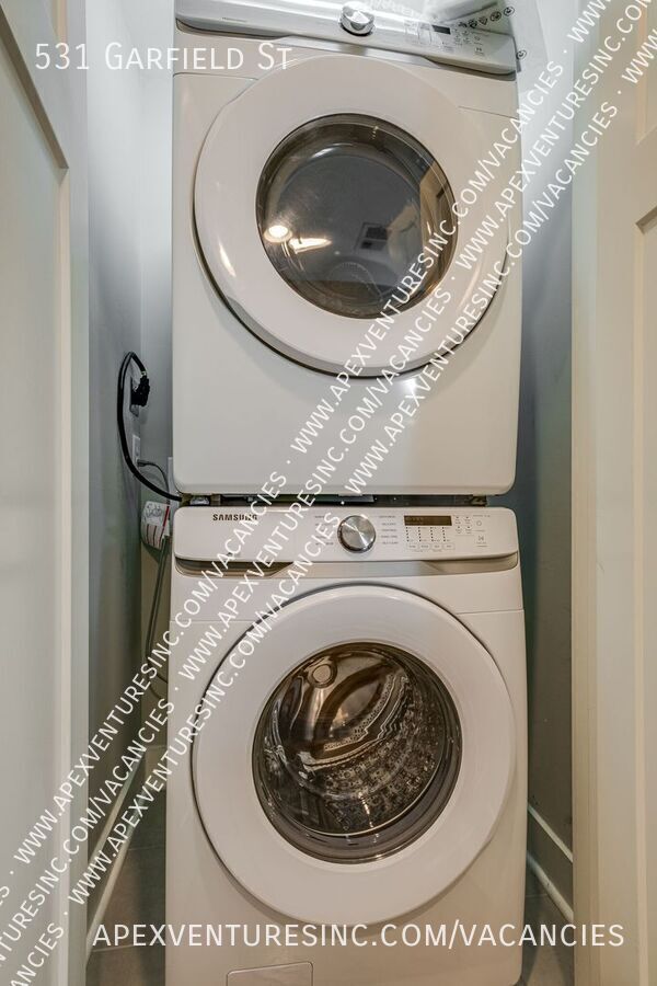 Building Photo - 531 Garfield St