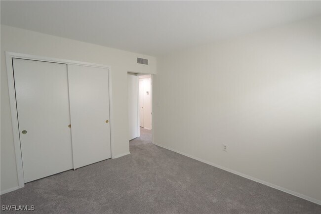 Building Photo - 313 6th St S