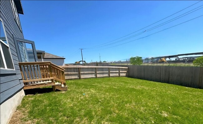 Building Photo - Like-New 4BR Home w/ Huge Backyard + W/D Included | $500 Move-In Credit