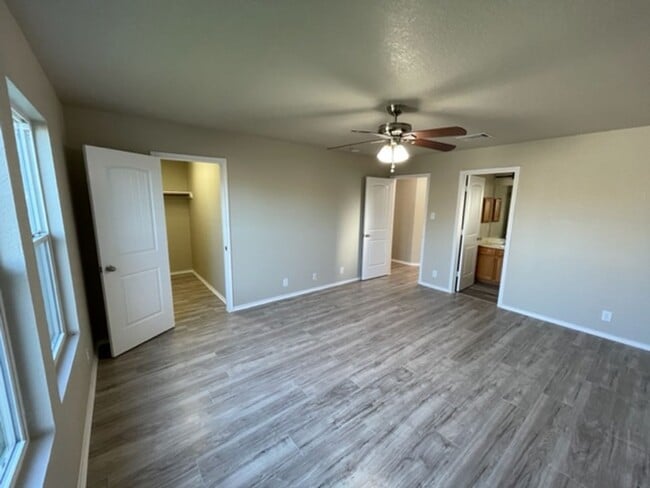 Building Photo - Move-in Ready 3-Bed, 2-Bath Home in Riposa Vita! (SE San Antonio)