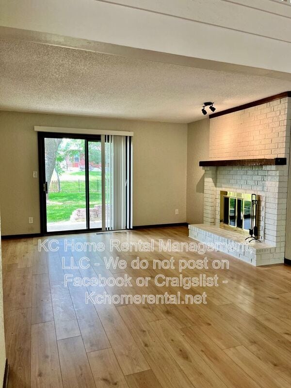 Building Photo - 3868 SW Harbor Dr