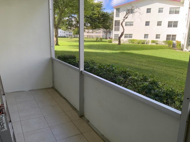 Building Photo - 223 Fanshaw F