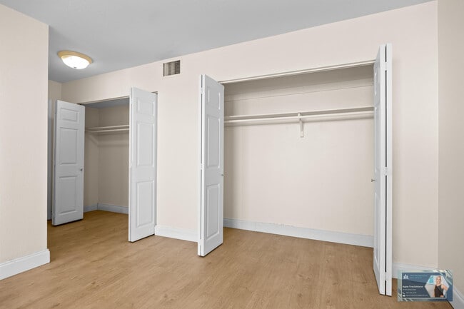 Building Photo - 137 Golden Isles Dr