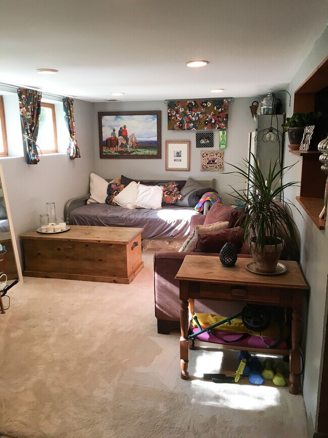 Building Photo - 5733 Glen Moor Cir