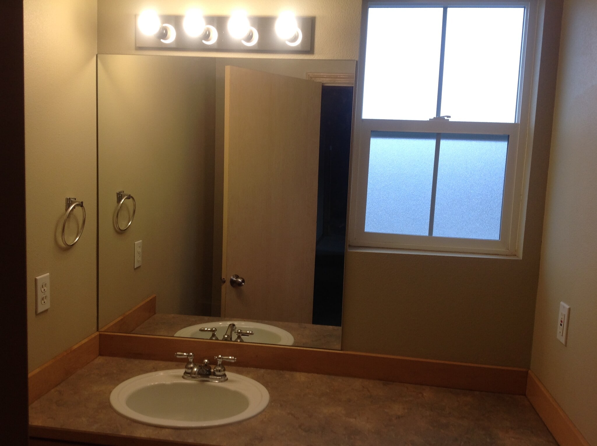 Building Photo - 14362 NE 189th Ct